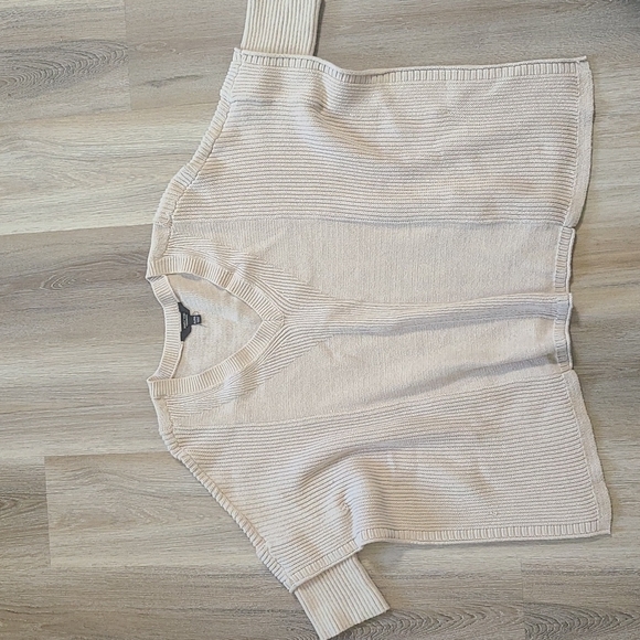 *HOST PICK*Vera Wang Sweater - Picture 4 of 5